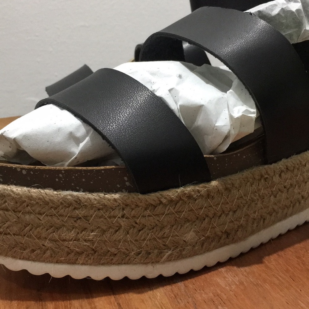 Platform Sandals - Picture 3 of 4